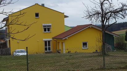 Bild: Archiv hou
Bis zu Erweiterung des Kindergartens in Högling, der zusätzlichen Platz für Krippenkinder braucht, werden wohl noch Jahre vergehen. Das Neubauprojekt soll an der Nordseite in Anschluss an die bisherigen Gebäude entstehen. Doch vorerst werden nun erst einmal die Verträge für angemietete Container verlängert.