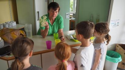Bild: bl
Oft hat Anna Schmittner in den vergangenen 30 Jahren in der Pfreimder Grund-und Mittelschule ihren Platz hinter dem Tresen im Pausenhof eingenommen.