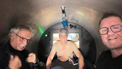Bild: Arthur Loibl
Vor zwei Jahren saß der Straubinger Arthur Loibl (r.) selbst im U-Boot "Titan": Damals mit ihm an Bord, zwei der heute Vermissten: der weltberühmte französische Tiefseeforscher Paul-Henry Nargeolet (l.) und OceanGate-Chef Stockton Rush