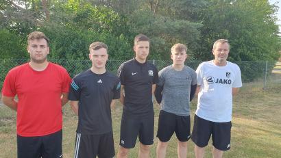 Bild: mr
Einige der Neuen in Schwarzenfeld: (von links) Nico Heibl, Mario Nitsch, Robin Lache, Adam Krumrein und Trainer Uwe Stadlmann. Es fehlen Niko Plep, Leonid Scheffer und Apostolos Ristanis.