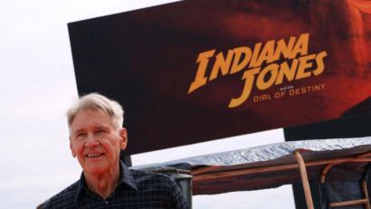 Bild: Vianney Le Caer/Invision/AP/dpa
Harrison Ford stellt „Indiana Jones und das Rad des Schicksals“ in Cannes vor.