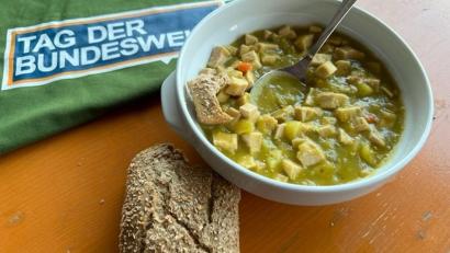 Bild: Heike Unger
Vorübergehend vergriffen war beim Tag der Bundeswehr in Kümmersbruck der Erbseneintopf.
