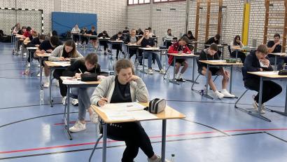 Bild: wku
Die Abschlussprüfungen haben begonnen. An der Realschule Auerbach schrieben die Zehntklässler am Mittwoch ihre Deutsch-Arbeit.