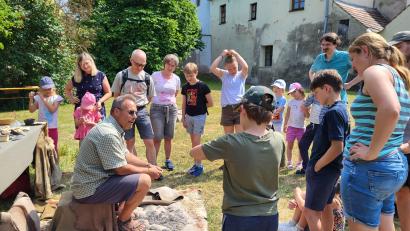 Bild: Carola Reul/exb
Schauen und selbst ausprobieren war angesagt beim großen Mitmach-Aktionstags im Museum Pfreimd.