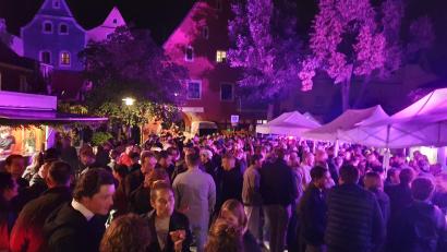 Bild: Sebastian Person RT49 Weiden/exb
Erstmals startete das Bürgerfestwochenende mit dem Weinfest an neuem Platz hinter dem Alten Eichamt.