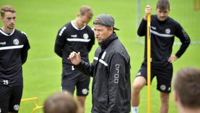Bild: Hubert Ziegler
Trainer Kai Hempel stimmt die DJK Gebenbach seit vergangenem Freitag auf die neue Saison in der Fußball-Bayernliga ein.