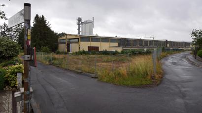 Bild: bkr
Im Spitzenwinkel entlang der Wilhelm-Markgraf-Straße und der rechts verlaufenden Sudentenstraße will das Bauunternehmen Markgraf ein großes Bürogebäude errichten.