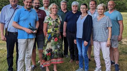 Bild: R. Kreuzer
Bei der Neuwahl der Vorstandschaft erhält Hans-Jürgen Gmeiner (4.v.links) einstimmig die Ermächtigung das Vereinskartell zu leiten. Luise Amschl (2.v.re.) ist Stellvertreterin.