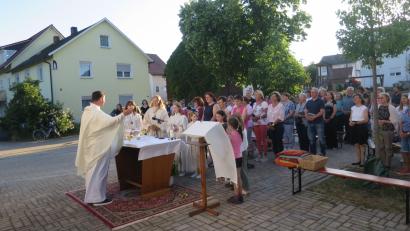 Bild: Christine Schwarz/exb
Die Hiltersdorfer feiern Patrozinium ihrer Dorfkapelle, die dem heiligen Johannes geweiht ist.