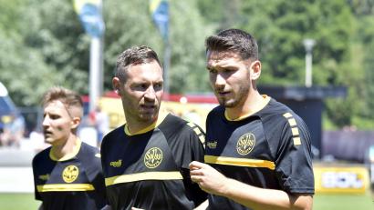 Bild: Hubert Ziegler
Dennis Lippert (links) spielte bis zum Sommer bei der SpVgg Bayreuth, Johannes Golla (rechts) wechselte vor einem Jahr von Bayreuth nach Eichstätt. Beide Spieler wohnten lange in einer WG in Nürnberg. Markus Ziereis (Mitte) dürfte wohl in Bayreuth bleiben.