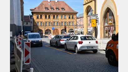 Bild: Petra Hartl
Die vorübergehende Verkehrsführung in der Rathausstraße funktioniert.
