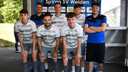 Bild: Dagmar Nachtigall
Die Neuzugänge der U23 der SpVgg SV Weiden: (hinten von links). Co-Trainer Sebastian Klaszka, Laurentin Göhlert, Robin Burke, Trainer Christopher Klaszka; (vorne von links) Tadeas Sustr, Angelos Kotsopoulos, Timo Weiß.