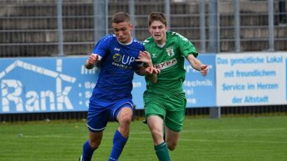 Archivbild: Nachtigall
Stefan Pühler (links) traf zum zwischenzeitlichen 1:1 für die SpVgg SV Weiden im Test gegen den 1. FC Schlicht.