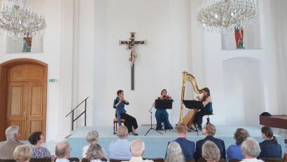 Bild: Johannes Röttges/exb
Das Trio Mallarmé gastierte am Sonntag im barocken Festsaal von Schloss Fockenfeld. Dort veranstaltet der Waldsassener Kammermusikkreis im September ein weiteres Konzert.
