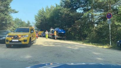 Archivbild: Sommer/Polizei/exb
Falschparker an den Seen im Landkreis Schwandorf sind ein großes Problem.