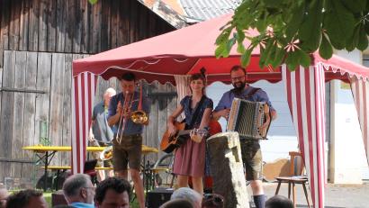 Bild: pi
Das Geschwister-Trio Baier begeistert beim "Landerer Fest".