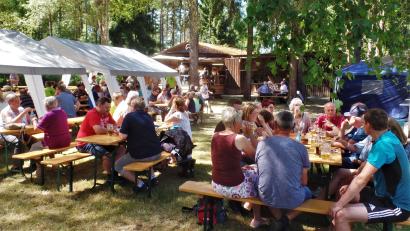 Bild: jml
Bierzelte und schattige Bäume rundum machen das OWV-Waldfest jedes Jahr zu einem genussvollen Ereignis. Diesen Sonntag ist es wieder soweit..