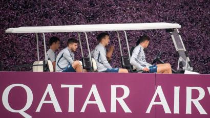 Bild: Peter Kneffel/dpa
Der FC Bayern München wird seine umstrittene Zusammenarbeit mit der Fluglinie Qatar Airways beenden.