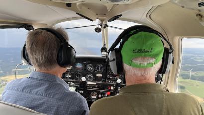 Bild: Dominik Mark
Horst Meyer und Arnold Kimmerl auf dem Beobachtungsflug im Bereich Oberpfalz Mitte.