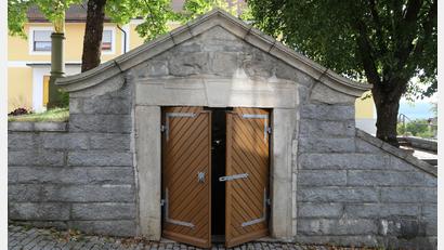 Archivbild: Götz
Eine Führung durch die Felsenkeller bietet Johann Köppl an, während darüber auf dem "Plo" gefeiert werden kann.