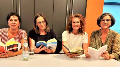 Bild: lg
Sonja Silberhorn, Sabine Rädisch, Gerda Stauner und Petra Teufl (von links) warteten bei der Lesung im Doktor-Eisenbarth- und Stadtmuseum mit spannenden Geschichten auf.