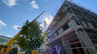 Bild: upl
Der Rohbau für das Büro- und Geschäftsgebäude an der Regensburger Straße in Amberg ist fertig.