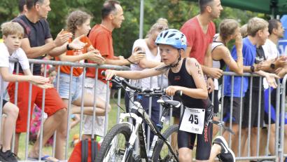 Archivbild: Hubert Ziegler
Wie bei den Großen geht es auch beim Piratentriathlon nach dem Schwimmen auf das Fahrrad und abschließend wird noch gelaufen.