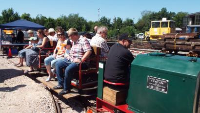 Bild: e
Eine Attraktion des Amberger Drehscheibenfests: Die Grubenbahn