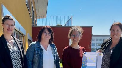 Bild: Jobcenter AM-AS/exb
Sie betreuen das Projekt KAJAK (von links): Vanessa Räder, Karin Schmidt (Coachinnen, Jobcenter AM-AS), Yvonne Schieder (IHK Amberg) und Tanja Plach (Projektkoordinatorin, Jobcenter AM-AS).
