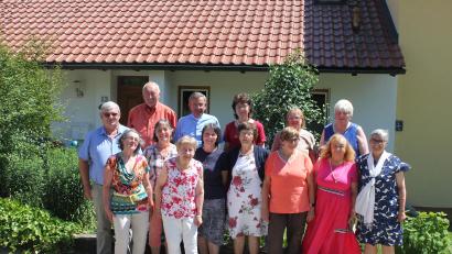 Bild: aun
Die Reisegruppe mit Seniorenbeauftragter Margarete Hollweck (vorne Zweite von links) und Pfarrer Klaus Birnthaler von der Pfarrgemeinschaft Hausen/Hohenkemnath/Utzenhofen (hinten Dritter von links).