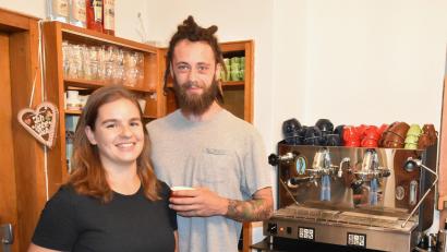 Bild: no
Karin Konhäuser und Nelson Reynolds sind die neuen Pächter im traditionsreichen Wirtshaus in der Ortsmitte von Illschwang. Sie betreiben es als Café und Bistro.
