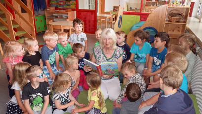 Bild: bsc
33 Jahre arbeitete Helga Trottmann (Mitte) als staatlich geprüfte Kinderpflegerin im Kinderhaus Friedenfels. Nun geht sie in den Vorruhestand.