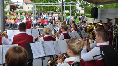 Bild: dob
Die Roggensteiner Jugendkapelle, unter Leitung von Josef Wolfrath, ist heuer auch wieder mit von der Partie beim Serenadensommer 2023.