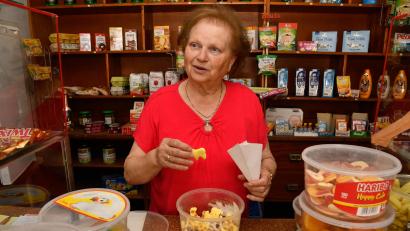 Bild: Petra Hartl
Die Haller Mare (eigentlich Maria Schlosser) ist eine Institution in Etsdorf. In ihrem kleinen Laden kaufen die Etsdorfer schon seit Generationen ein.