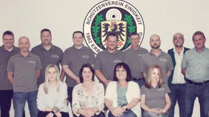 Bild: Cornelia Glaser/exb
Die neue Vorstandschaft des Schützenverein Einigkeit Erbendorf mit Michael Gerschau, Thomas Glaser, Stefan Pregler, Denise Pregler, Alexander Nowak, Margit Meier, Andrè Klose, Marina Beer, Manfred Kraus, Cornelia Glaser, Sascha Helgert, Alois Helgert, Volkmar Sirtl (von links).