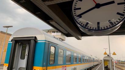 Bild: Gabi Schönberger
Bis Ende November hält noch der Alex am Weidener Bahnhof. Ab Dezember fahren auf der Strecke München–Hof dann die roten Züge der DB-Regio.