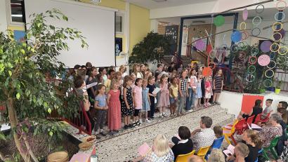 Bild: Regina Probst
Sommerkonzert des Kinder- und Jugendchors der Pfarrei St. Michael Poppenricht begeisterte das Publikum.