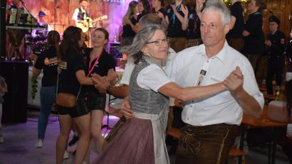 Bild: bnr
Die tolle Musik der "Stockerholzer Buam" lockte die Tanzpaare auf die Tanzfläche.