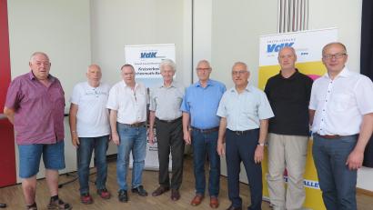 Bild: VdK Kemnath/exb
Bürgermeister Roman Schäffler, Kreisgeschäftsführer Thomas Döhler und VdK Ortsvorsitzender Ottmar Bothner (von rechts) gratulieren den Jubilaren Siegfried Kopp, Roland Luger, Klaus Scherer, Josef Wegmann, Siegfried Jaschke (von links).