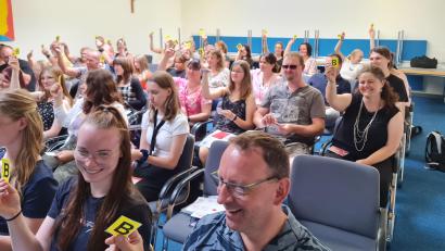Bild: Girls&#039; Day Akademie/exb
Schülerinnen lernten bei der "Girls' Day Akademie" technische Berufe kennen - und forderten auch die Gäste bei einem Quiz heraus, ihr Wissen dazu zu präsentieren.