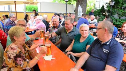 Bild: Kunz
Die Naber-Elf und ihre Gäste in Sommer-Feierlaune.