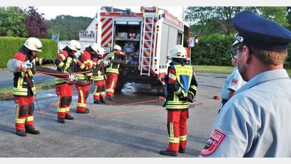 Bild: jml
So eine Saugrohrstrecke zu kuppeln, bedeutet Schwerarbeit für die Teilnehmer der Leistungsprüfung.