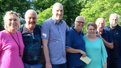 Bild: Kunz
Die Sieger des Bridgeturniers von links: Eva Freifrau von Podewils, Karlheinz Pohl, Ulf Bormann, Paul Hügel, Erika Stähler-Kolb, Anselm Kiessling und Wolfgang Demleitner.