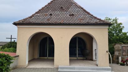 Bild: sne
Am Leichenhaus müssen einige Sanierungsarbeiten erledigt werden.