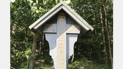 Bild: gri
Das neue Wegkreuz am Steinköppl bei Etsdorf.