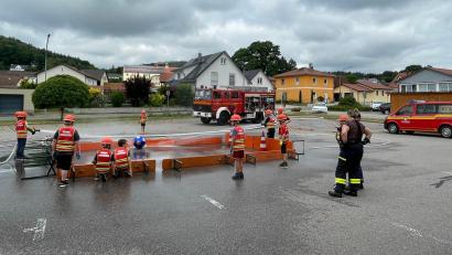 Bild: Angela Müller/Feuerwehr Nabburg/exb
Bei der Kinderfeuerwehr, im Bild eine Gruppe aus Nabburg, steht der Spaß im Vordergrund. Für die Gewinnung von Nachwuchs ist das entscheidend.