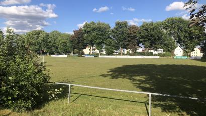 Bild: wro
Aus dem Sportgelände am Jahnweg soll das Baugebiet "Am Kugler" werden. Wann mit der Erschließung begonnen werden kann, ist offen.