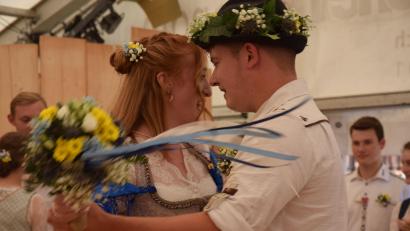 Bild: bö
Lilli Schießl und Stefan Federl werden beim Austanz-Walzer zum neuen Oberkirchweihpaar bestimmt.