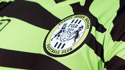 Archivbild: dpa/PA Media | Forest Green Rovers
Beim englischen Viertligisten Forest Green Rovers ist nun eine Frau Trainerin der Männermannschaft.