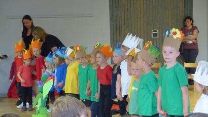 Bild: tja
Aufführungen der Kinder stehen im Mittelpunkt des Sommerfestes im Kindergarten.